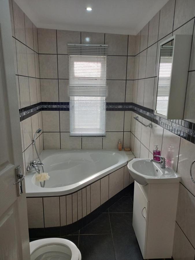 Friendz Guesthouse 克尼斯纳 外观 照片