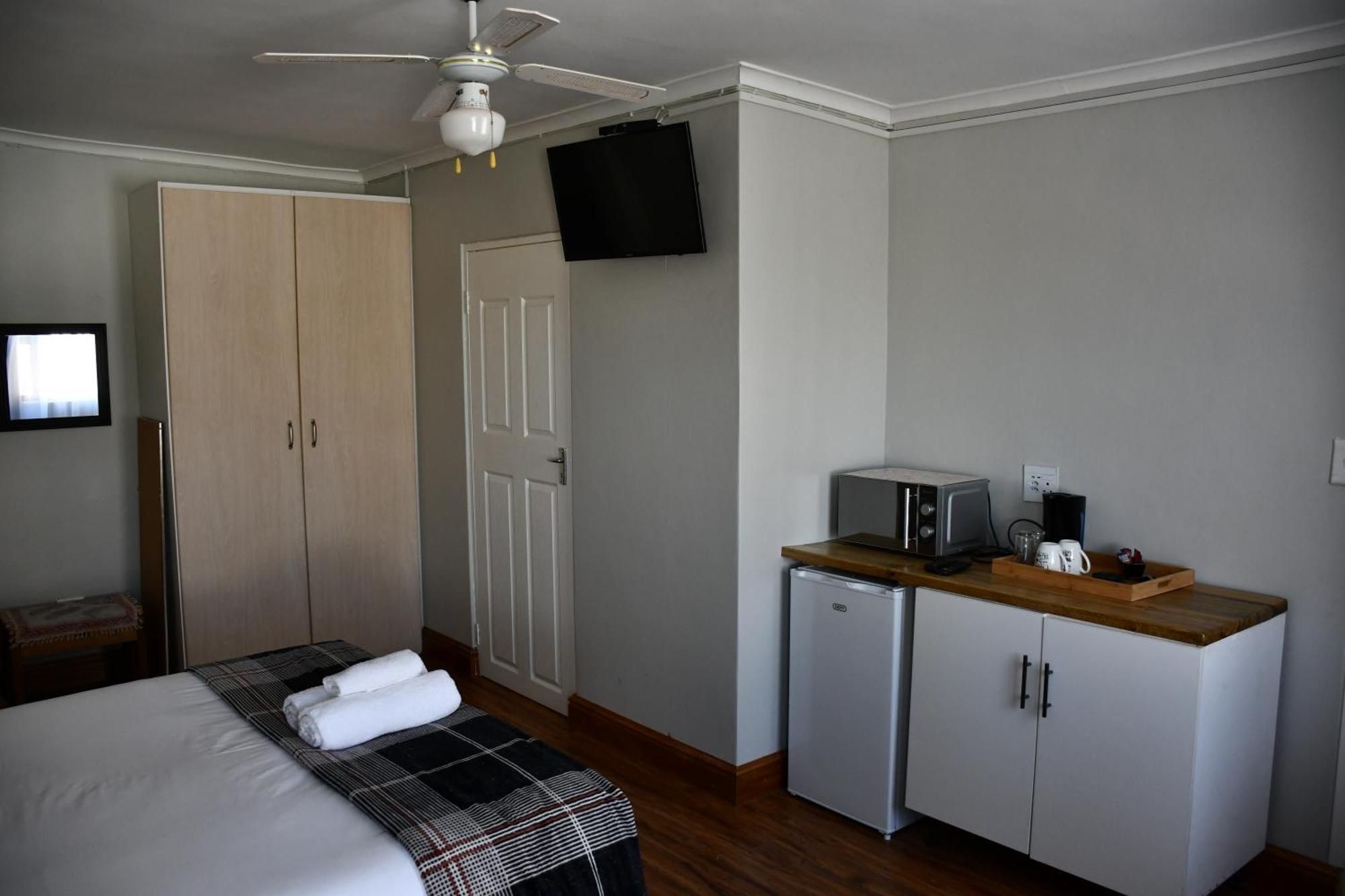 Friendz Guesthouse 克尼斯纳 客房 照片